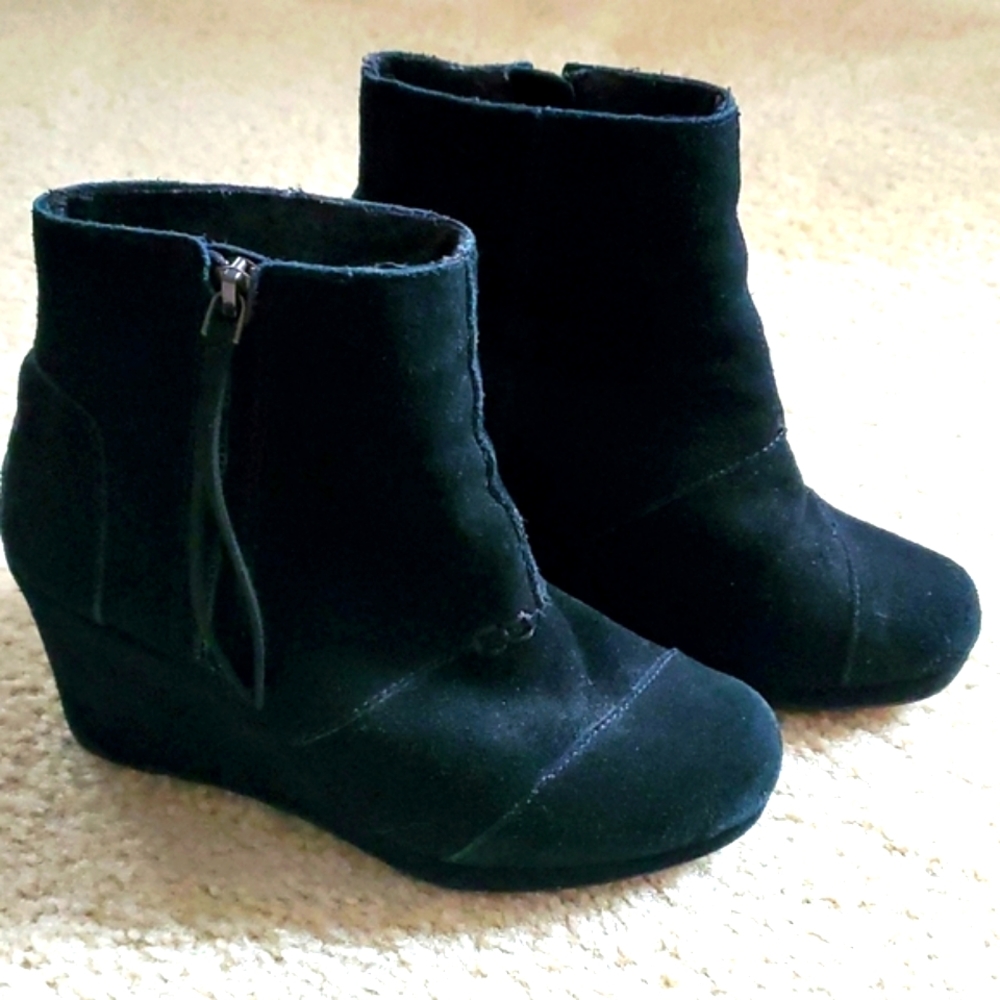 TOMS black suede wedge ankle boots Size 6